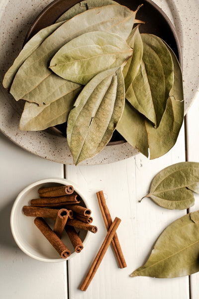 cinnamon sticks and leaves