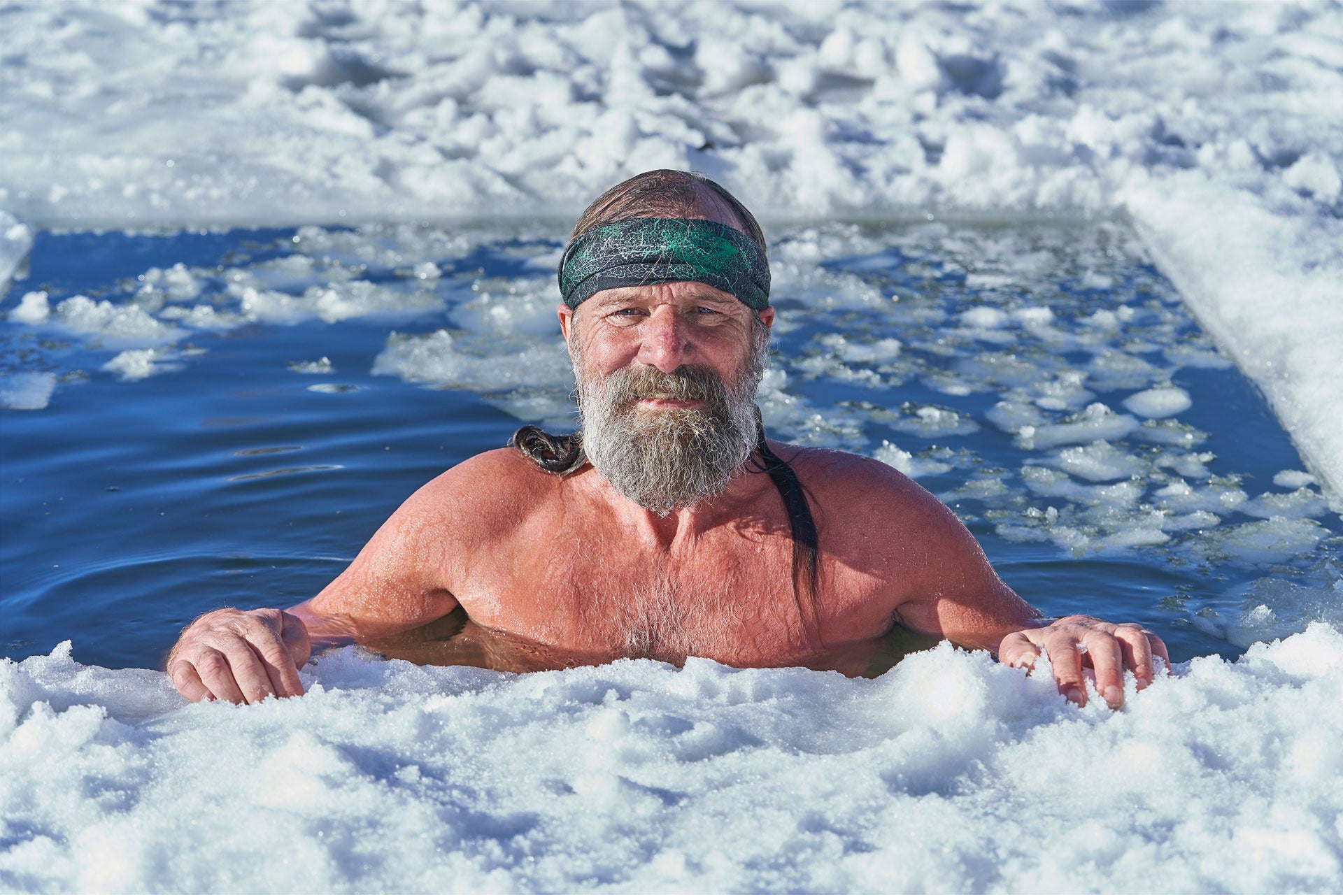 wim hof qui reste 11min dans un bain froid