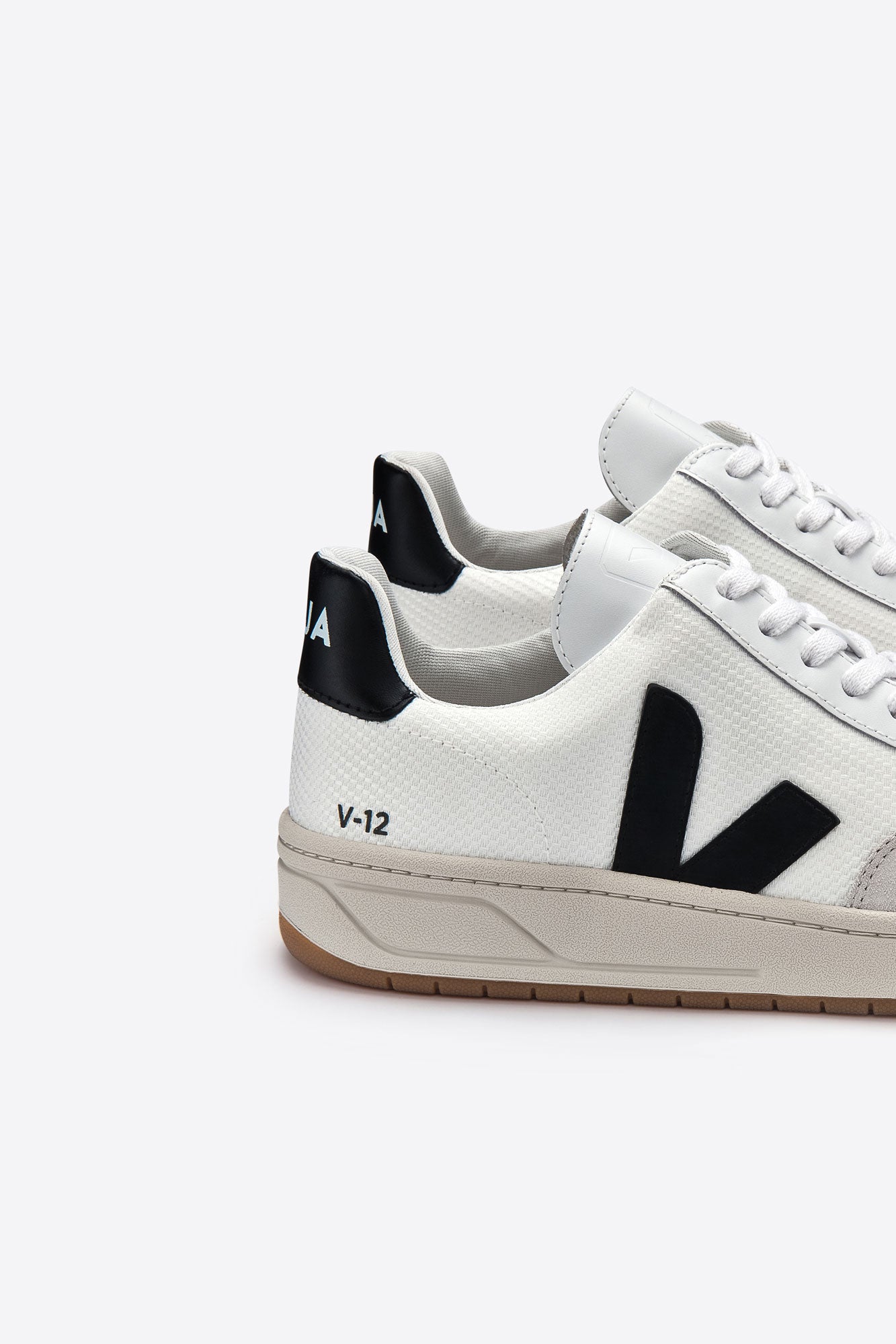 Veja V12 Sneaker