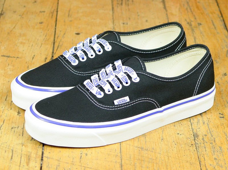 vans authentic black laces