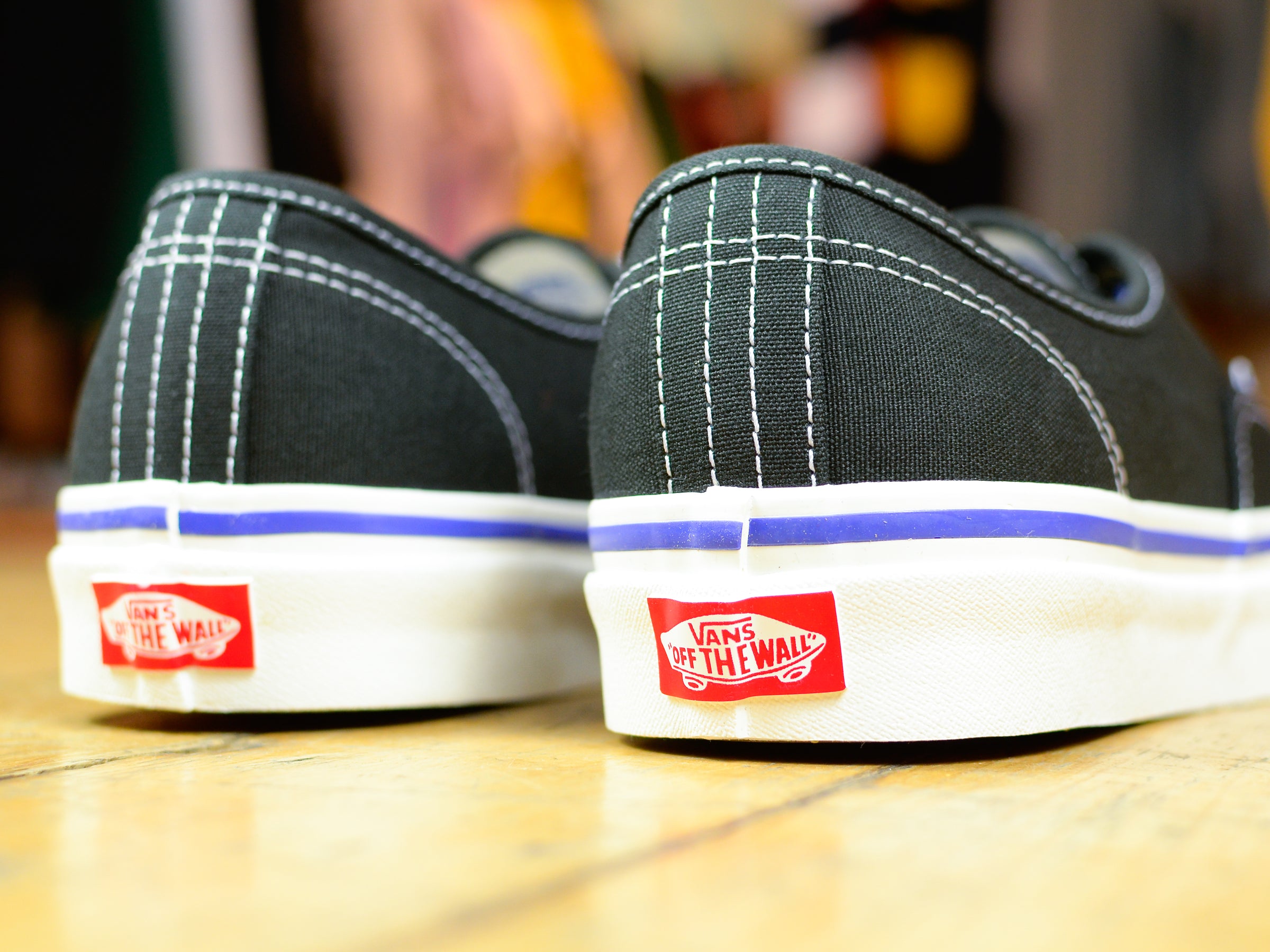 vans authentic black laces