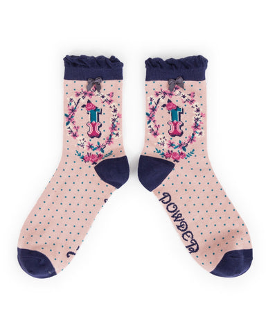 Powder Alphabet Ankle Sock - I 8010