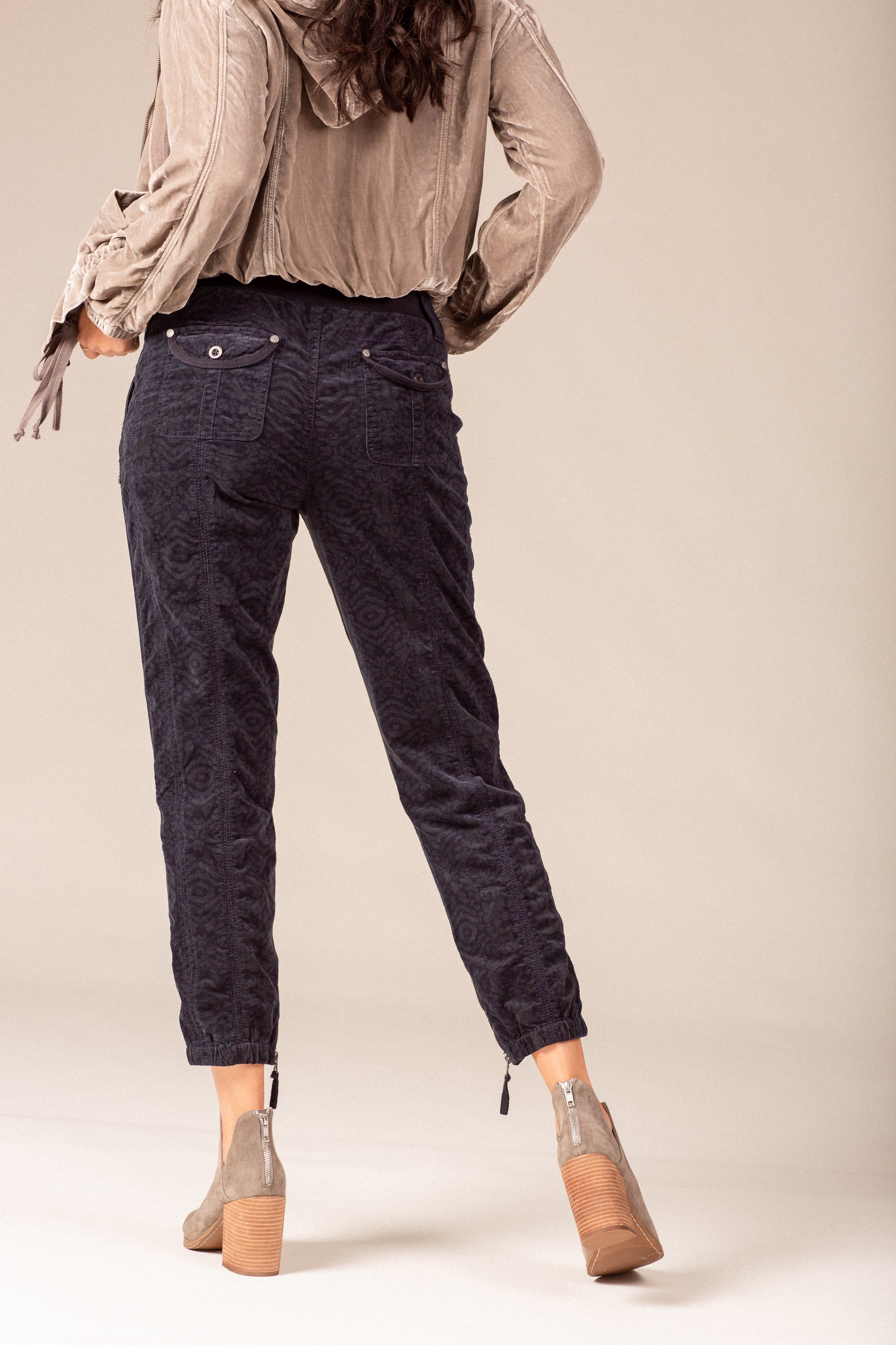 Robert Stretch Corduroy Pant