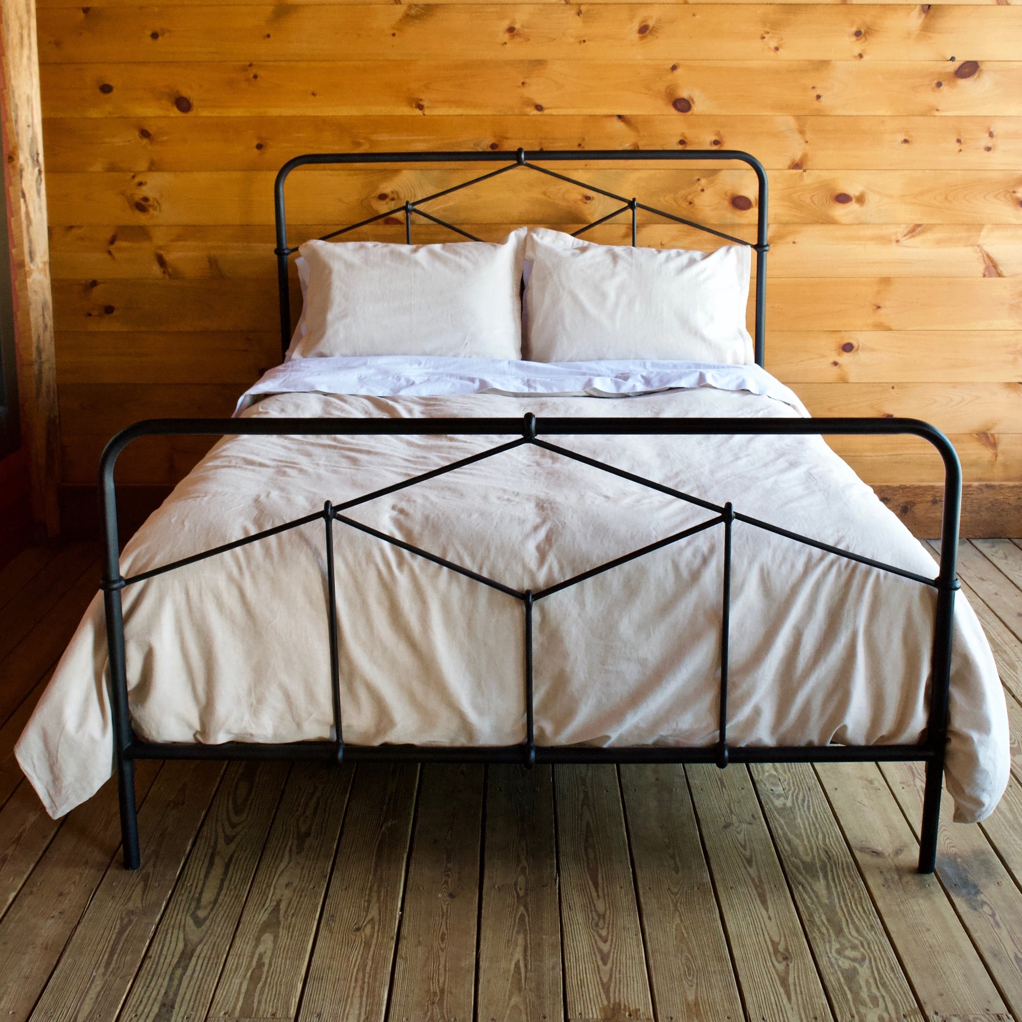 Black Iron Bed | Rustic Industrial Bed – Dartbrook Rustic Goods
