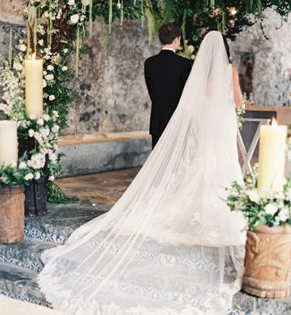 https://cdn.shopify.com/s/files/1/0768/3307/files/blog_cathedral-length-veil-outdoor-ceremony.jpg?9613979319467882471