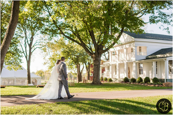 southern style outdoor wedding with cathedral veil