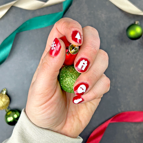 Hur man gör egna nagelstickers till jul