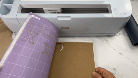 Skära chipboard cricut