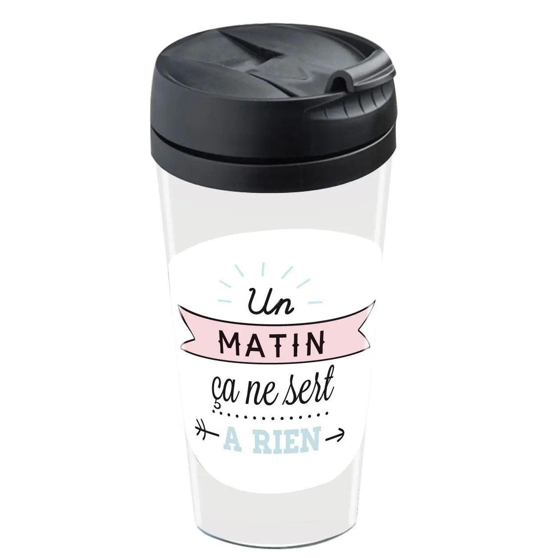 Un petit mug de voyage isotherme kawaii avec poignée en silicone