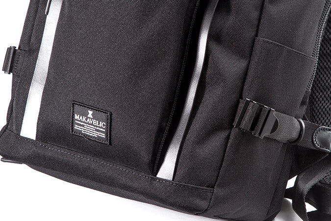 Convenient for holding a PC and tablet, and also has a pocket with cushioning material inside.
