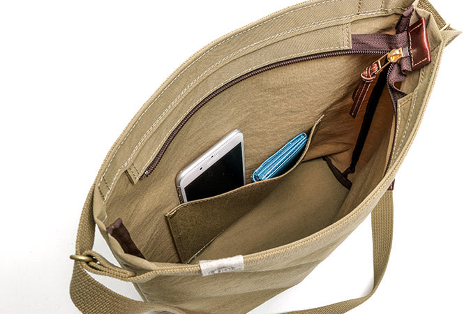 Carefully constructed interior with inner pocket for easy storage of small items