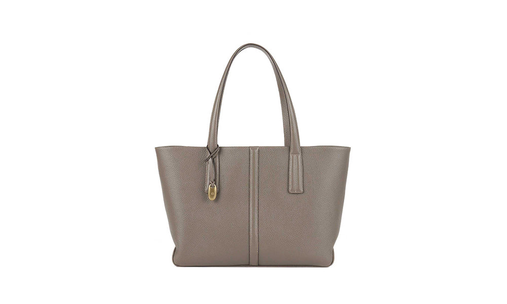 Suitable for both formal and casual wear. A classic tote bag essential for business occasions