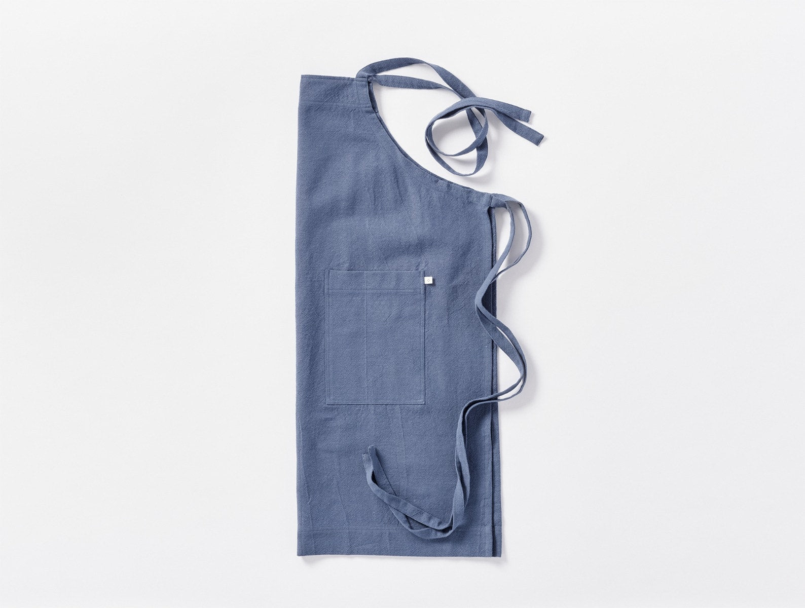 https://cdn.shopify.com/s/files/1/0769/0659/4596/files/pdp_1025047_apron_apparel_blue_jay_fa22_1383.jpg?v=1689884783