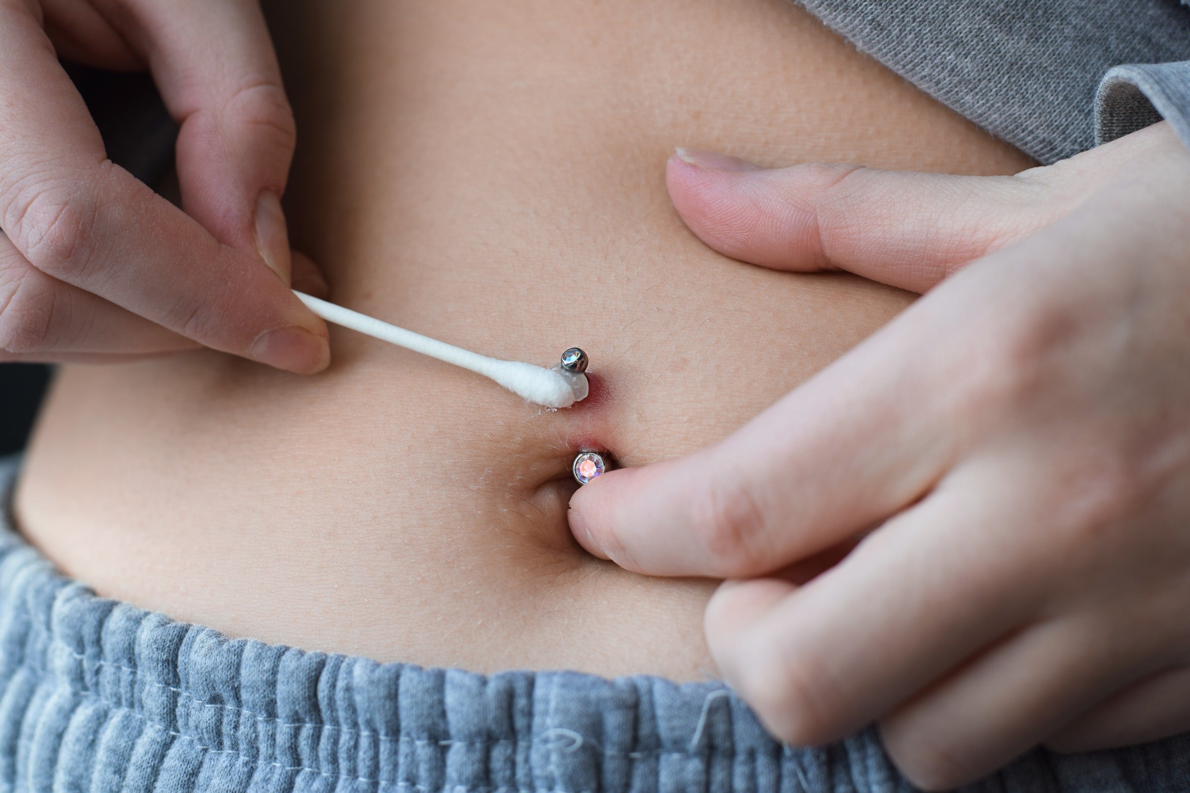 6 Causes of Belly Button Piercing Itchy