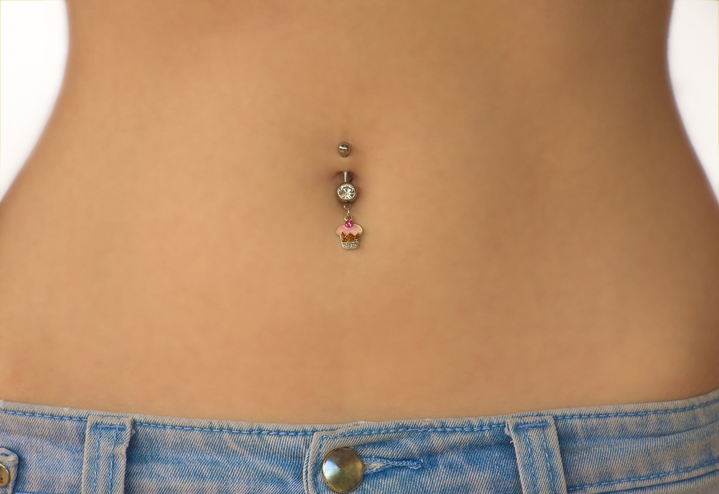 8 tips will help you avoid infection after your belly button has been pierced