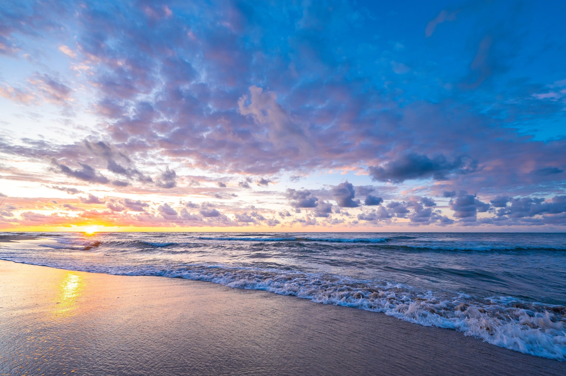 Avoid peak sun hours when swimming in the ocean with a sunburn