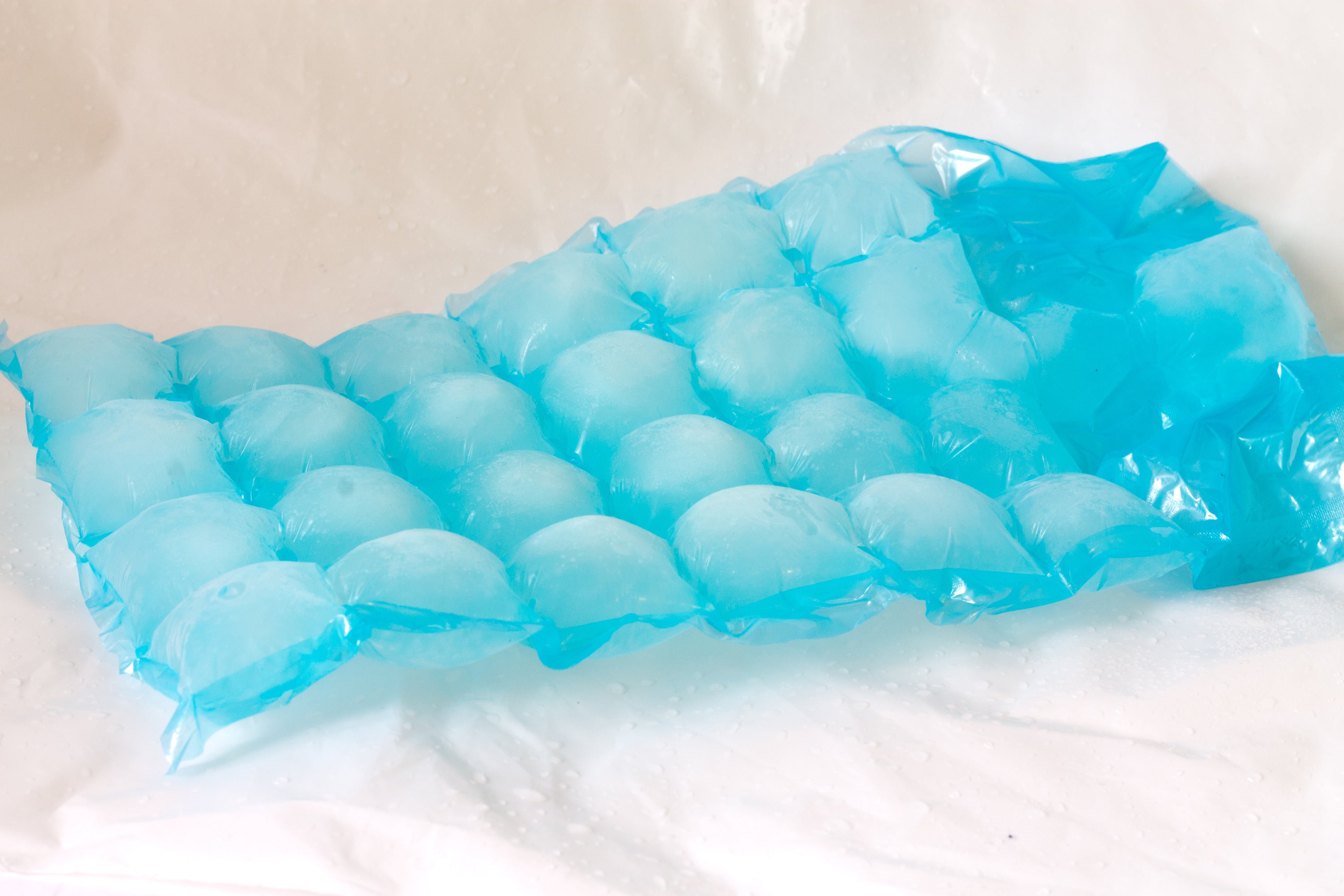 Ice packs can be used to treat hemorrhoids caused by obesity