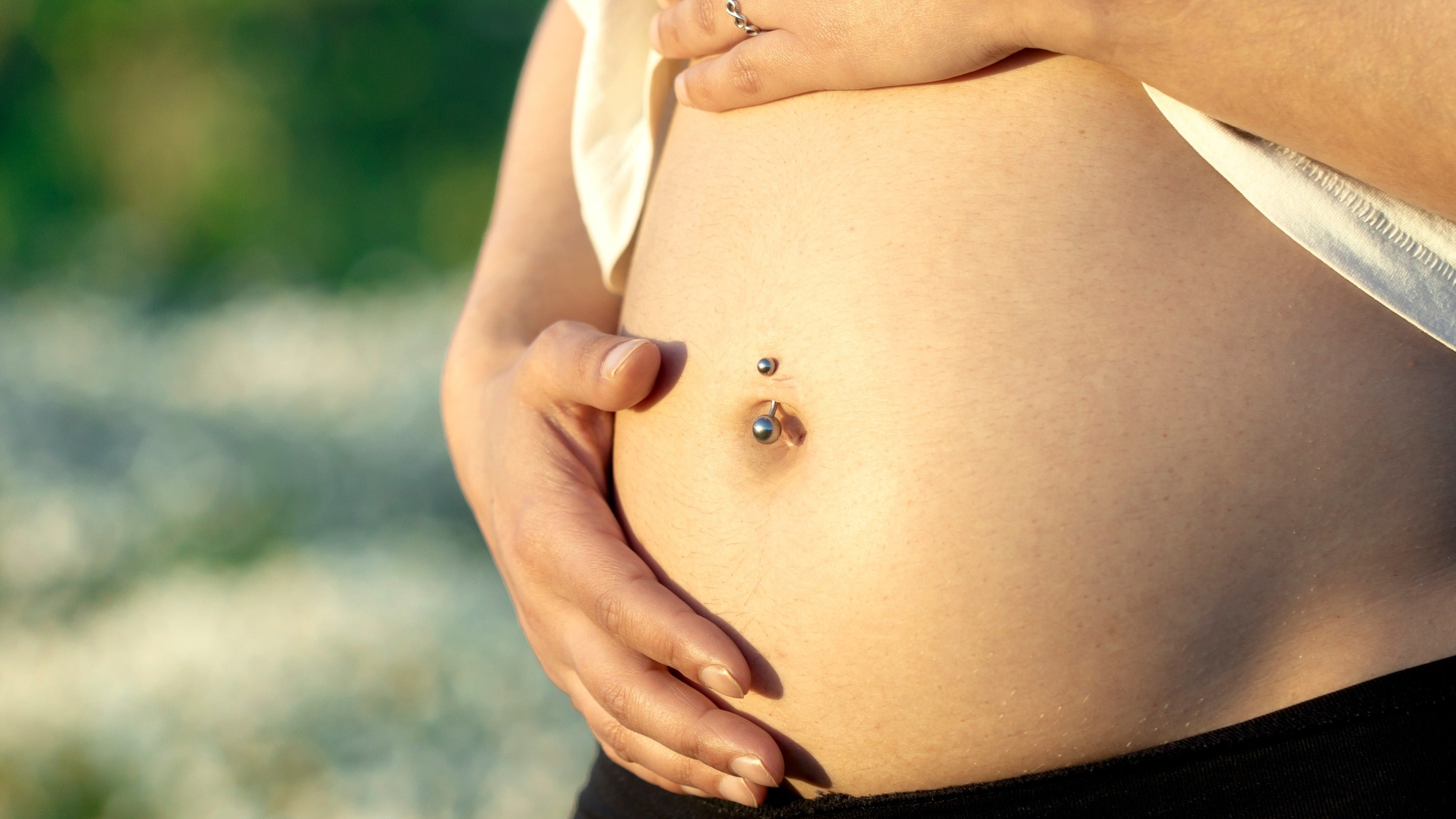 4 Impacts Of Belly Button Piercing During Pregnancy