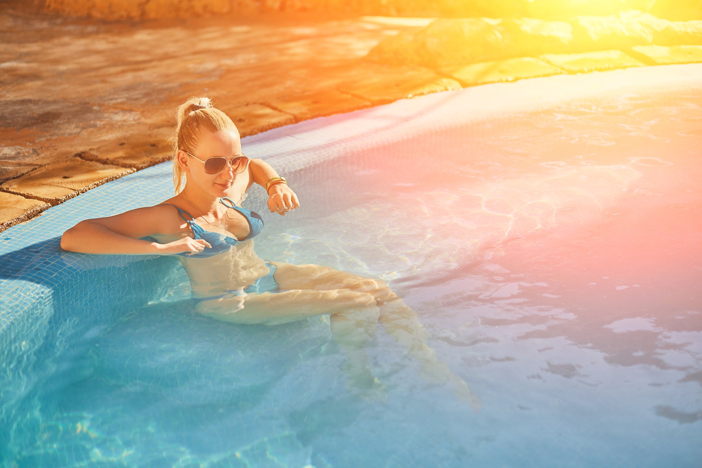 The 7 Reasons You Get a Sunburn While Swimming