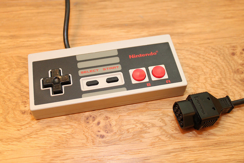 Nintendo old. Разъем джойстика NES 7pin. NES контроллер. Разъем джойстика Famicom. NES оригинал.