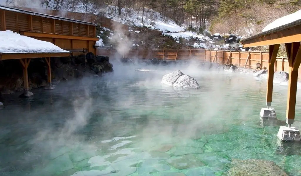 fuente de agua caliente japón