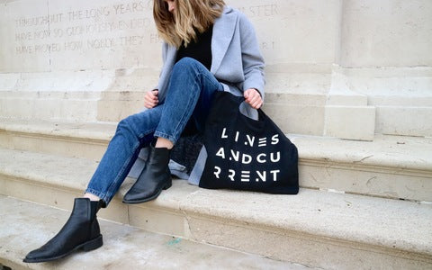 FRIHET bag on steps in Belfast