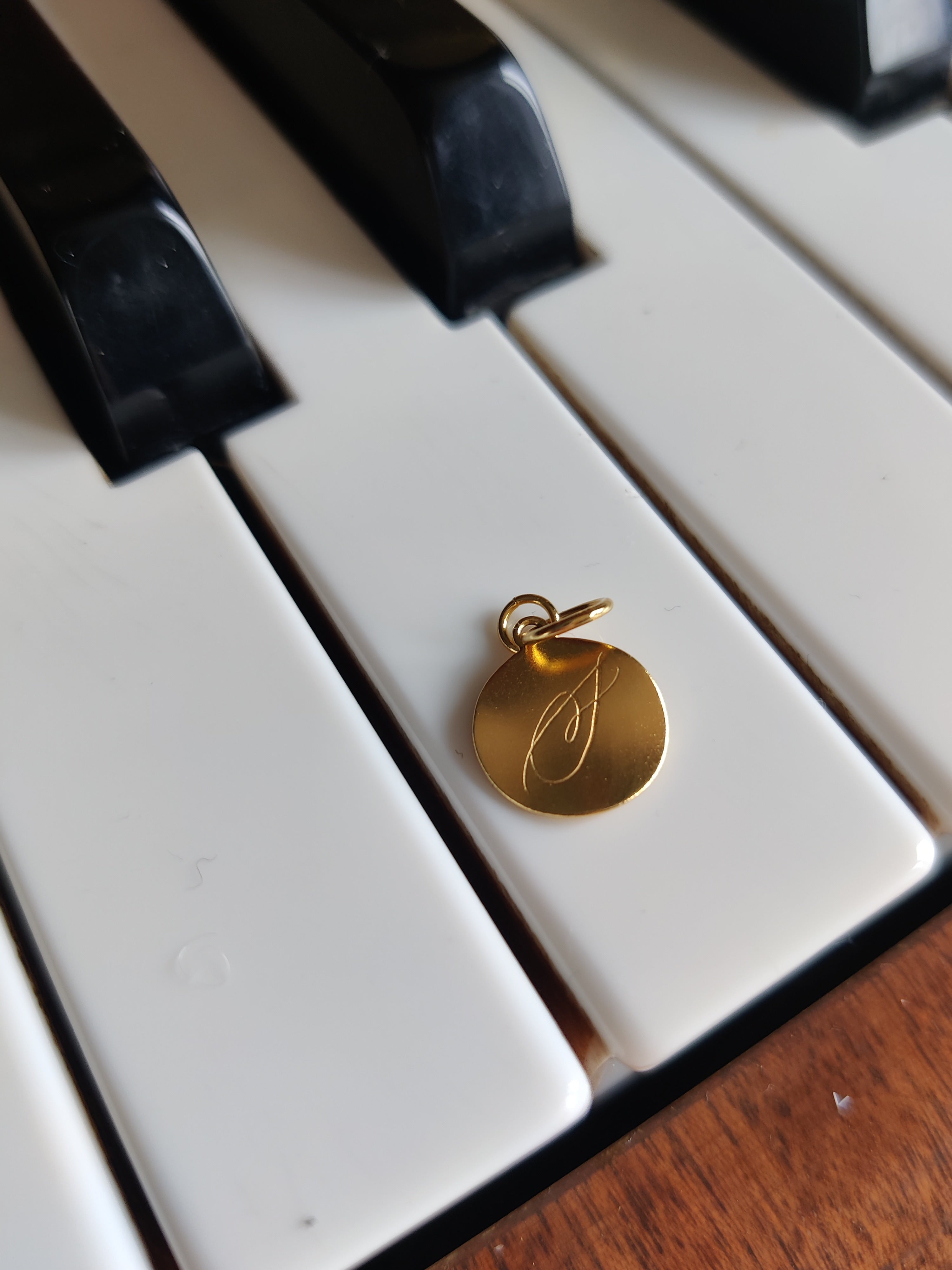 Dreamer coin on Piano