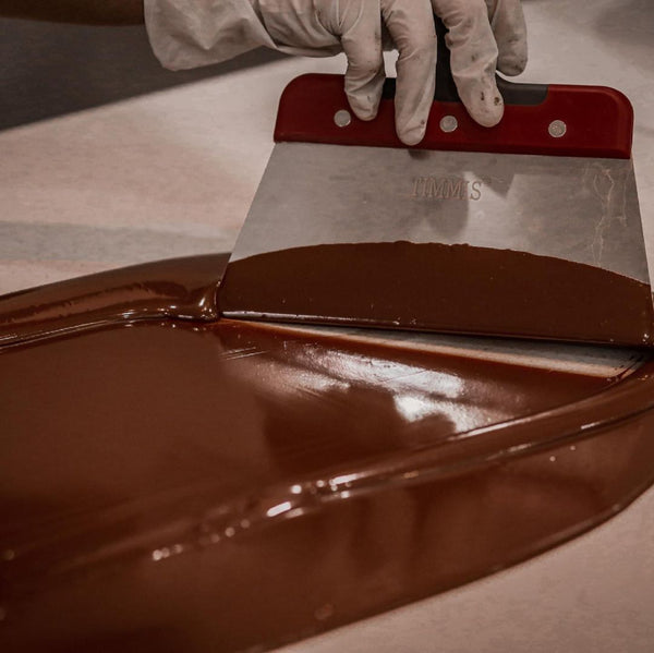 Tempering chocolate by hand 