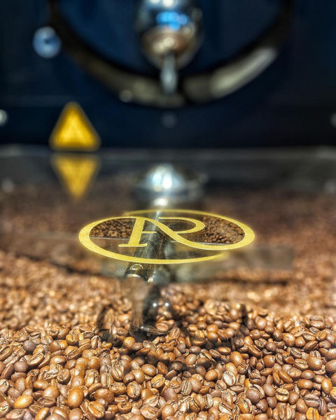 红褐色咖啡烘焙机