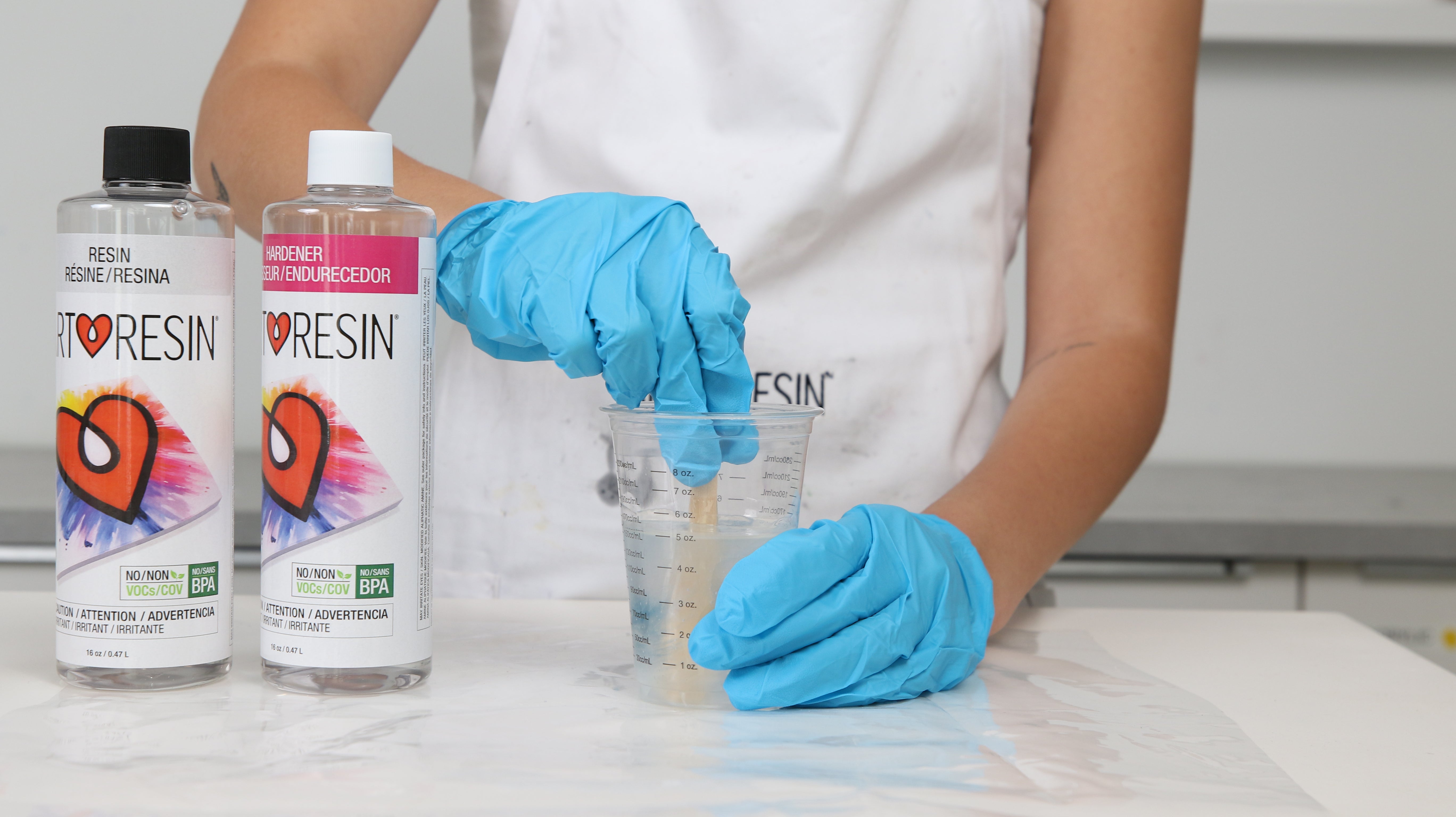 mixing ArtResin epoxy resin