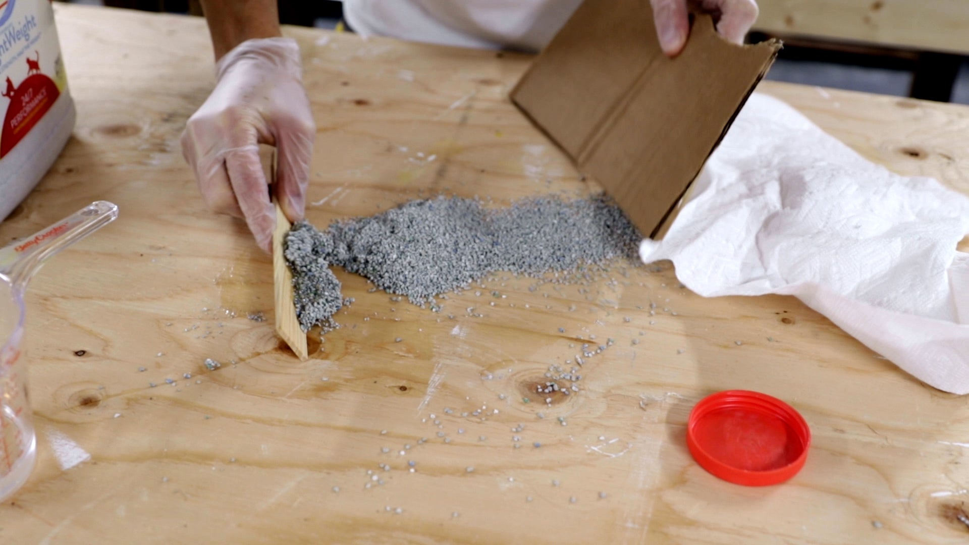 use kitty litter to clean up a resin spill