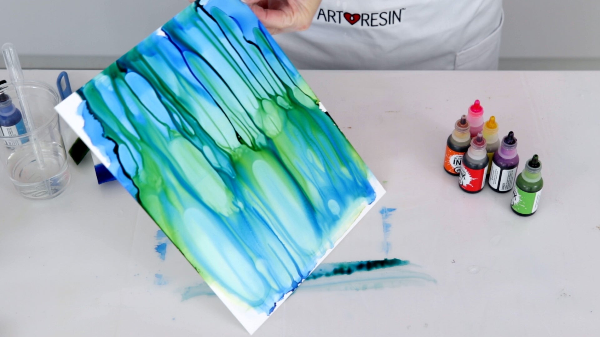 create a marbled look on yupo paper