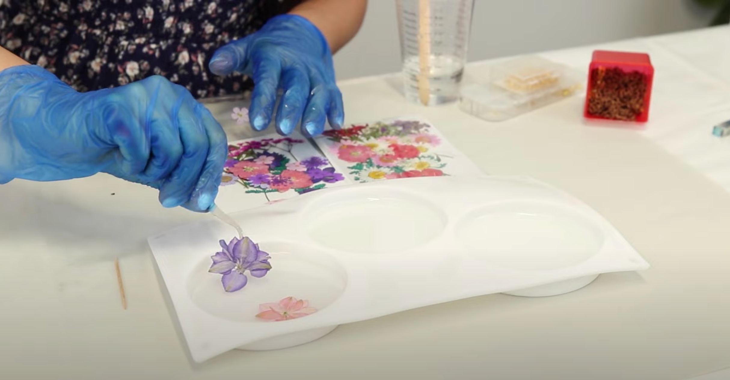Creating Stunning Resin Art with Dry Flowers: Step-by-Step Tutorial  😱🔥Resin Art #diy #craft #howto 