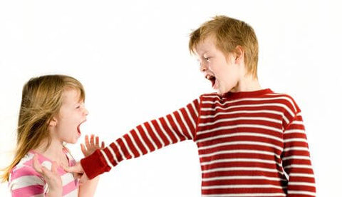 Comment gérer les conflits pendant le jeu entre frères et sœurs