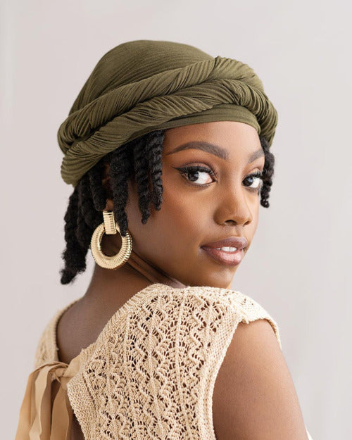 Woman wearing a headwrap style