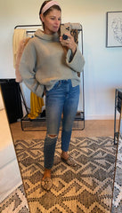 grey sweater and skinny jeans