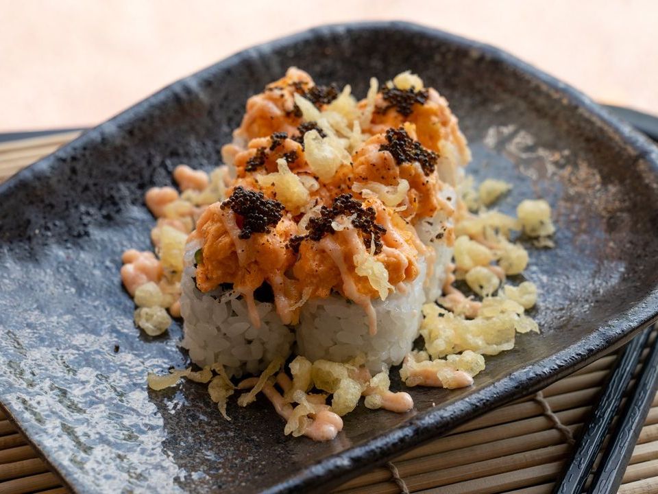 daya-izakaya-spicy-salmon-roll