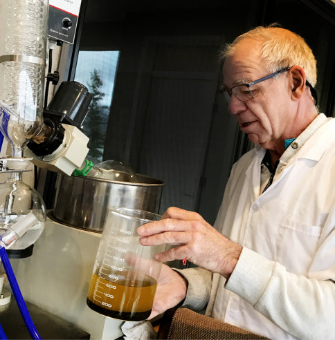 Dr. Rupert Holmes-Smith working in the lab