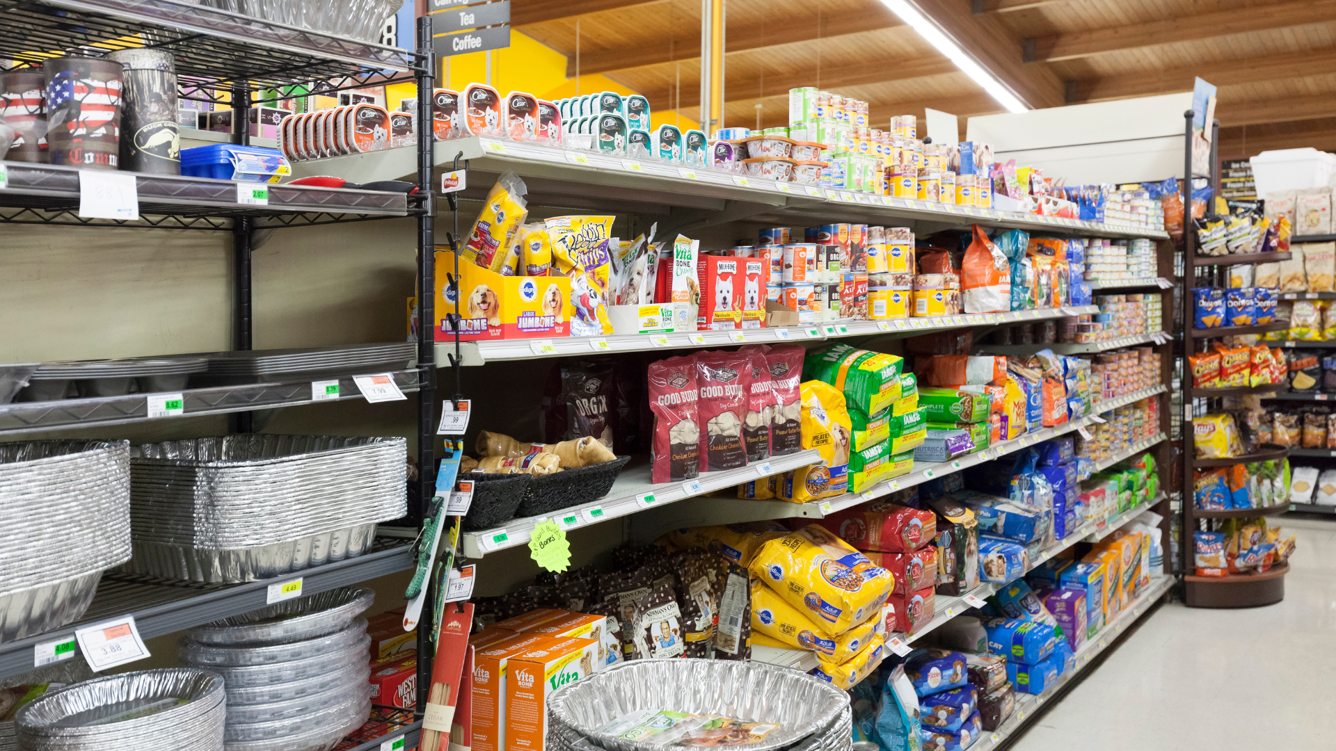 pet store shelving display