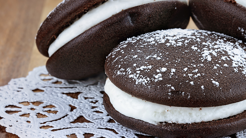 The Minimalist Baker: Vegan whoopie pies (gluten-free)