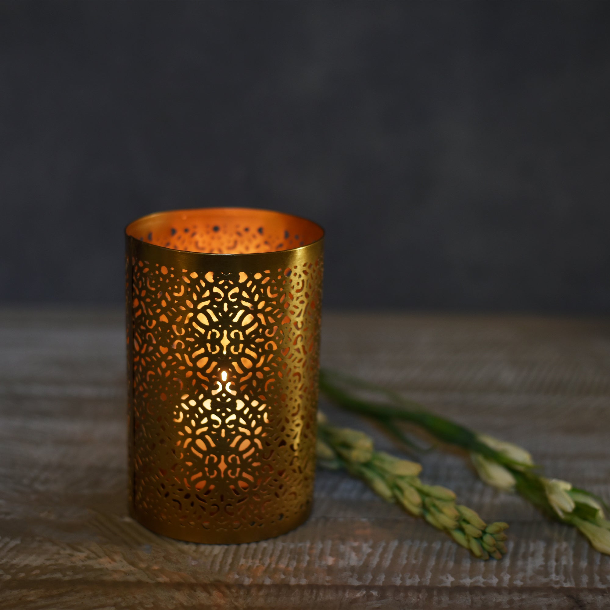 Roshni Mini Bouquet + Gold Tin Candle – Roshni Wellness
