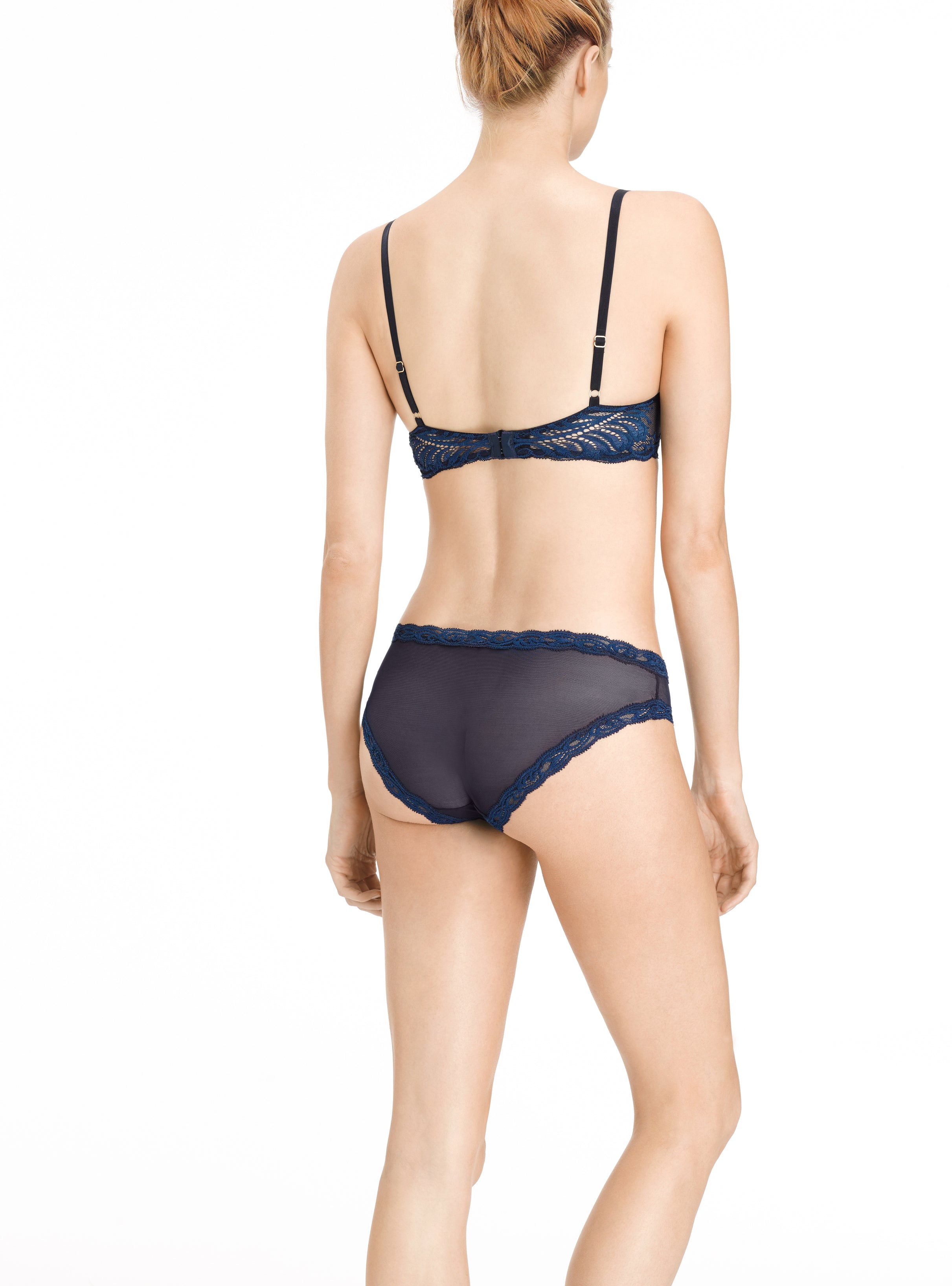 Natori Feathers Contour Plunge Bra Café – Belle Mode Intimates