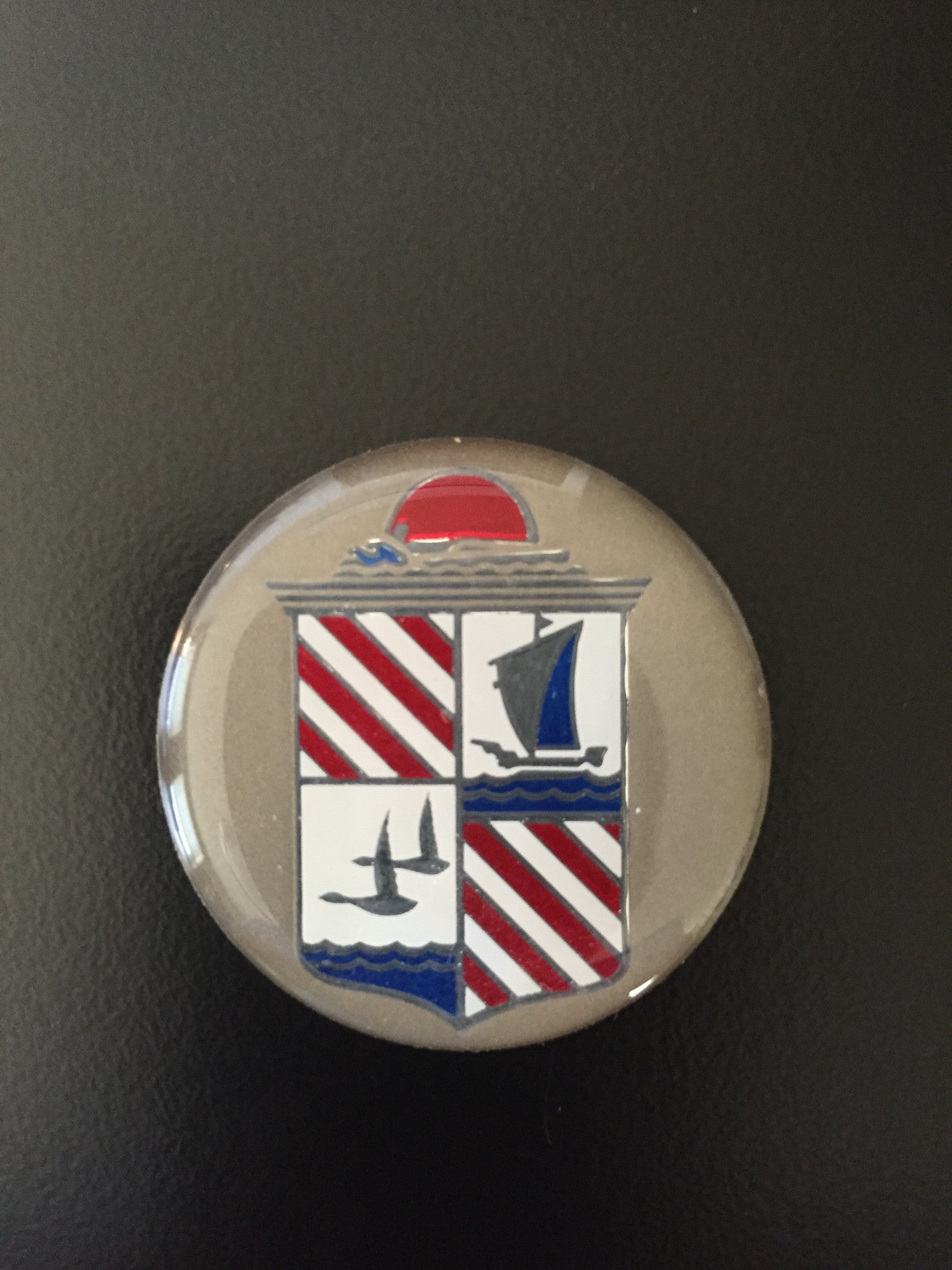 Crest, 1.5" diameter bronze background - Chris Parts