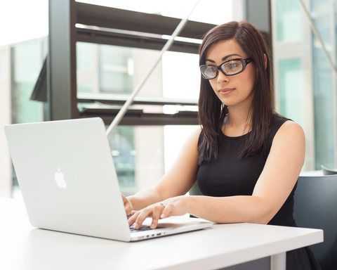 woman wearing Ziena Verona glasses for computer work