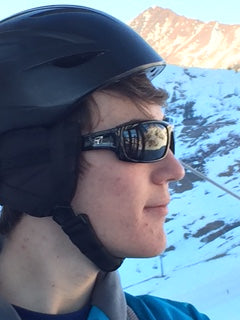 https://cdn.shopify.com/s/files/1/0772/4335/files/William_wearing_7eye_Panhead_for_skiing.JPG?3406496328903627733