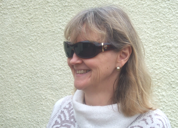 Woman wearing 7eye sunglasses