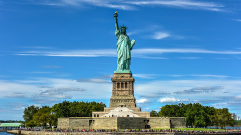 Liberty Island in New York - Sightseeing Boat Tour Statue of Liberty - NY Dinner Cruise