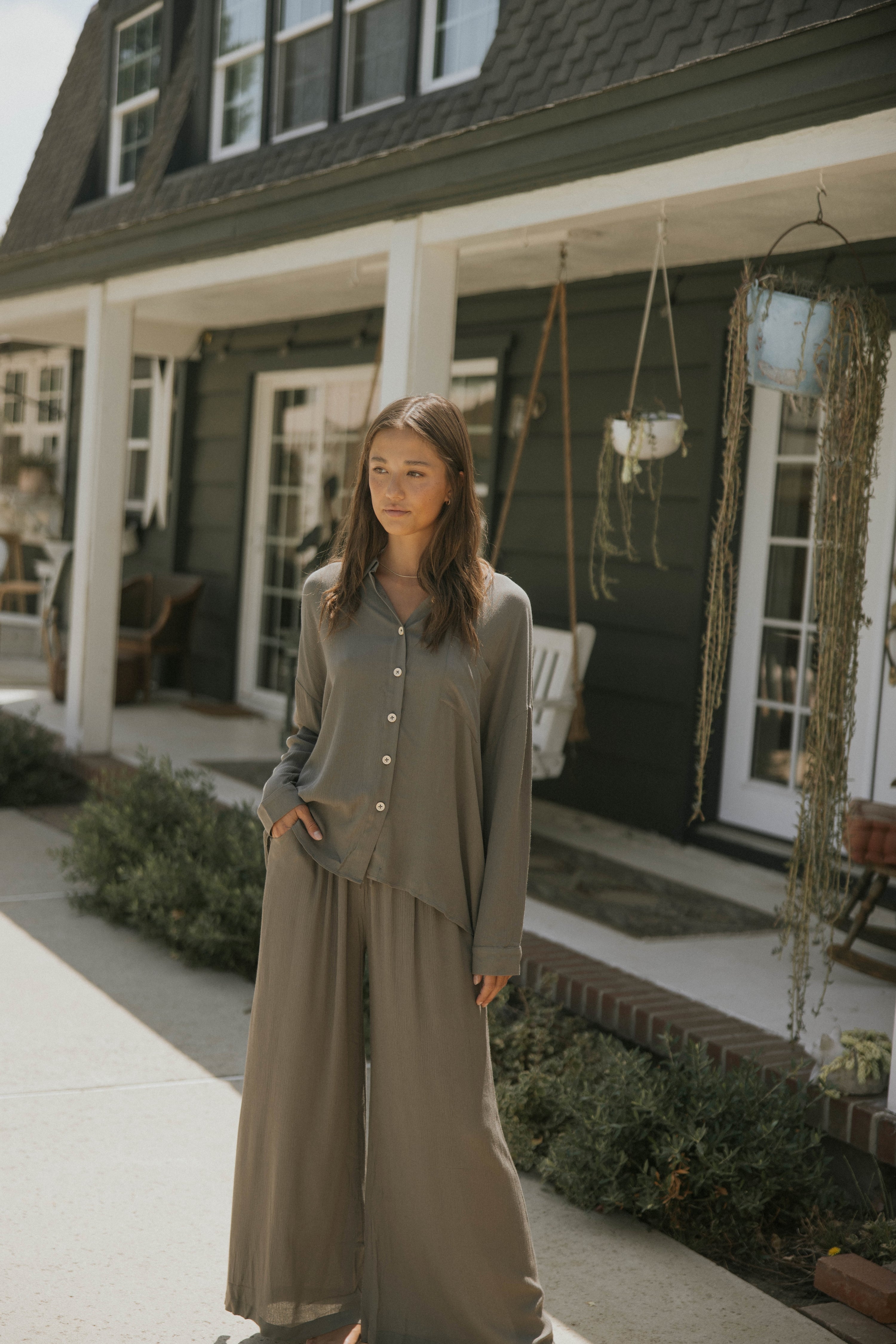 Lightweight women's lounge pants for travel in gray.