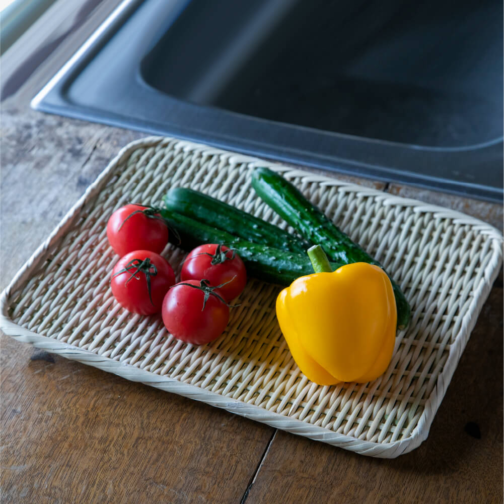 かごや 角盆ざる 27×33cm 竹製 おしゃれ おすすめ 盛り付け ざる 通販 梅干し 野菜 うどん そうめん 鍋 野菜 トウモロコシ プレート 果物 麺類 お蕎麦 お菓子 てんぷら 水切りざる キッチン シンプル