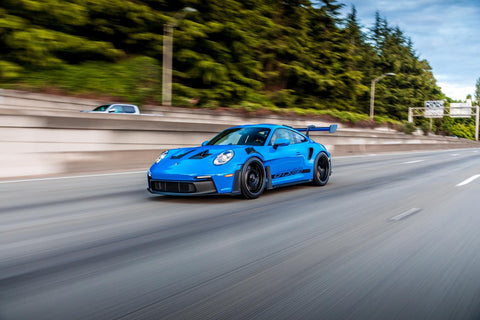 blue racing porsche gt3 rs